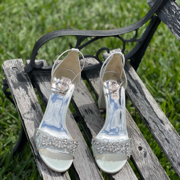 Badgley Mischka Tempest Embellished Block NWT
Heel Sandal size 9 - Picture 8 of 13